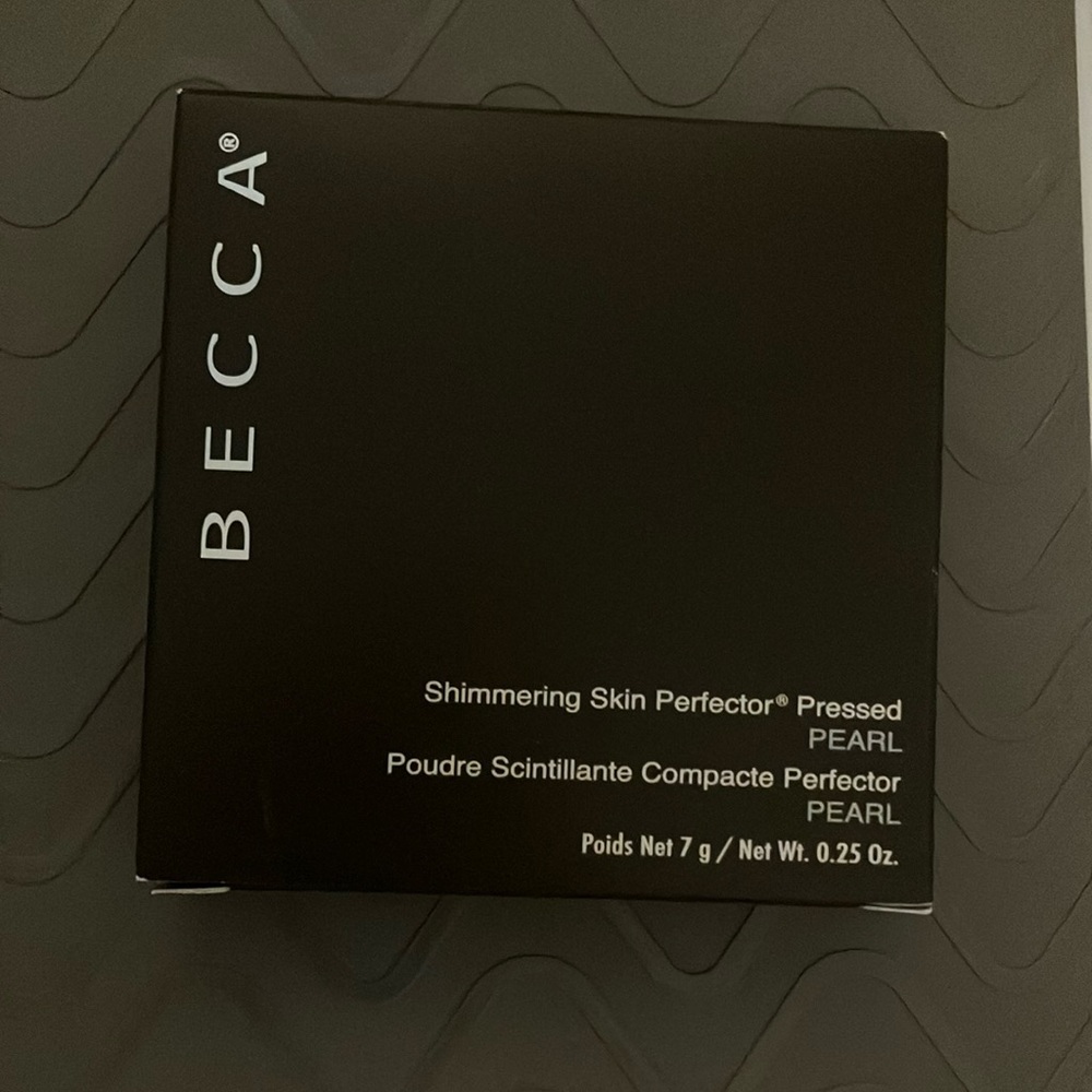 NWT Becca Shimmering Skin Perfector Pressed Pearl